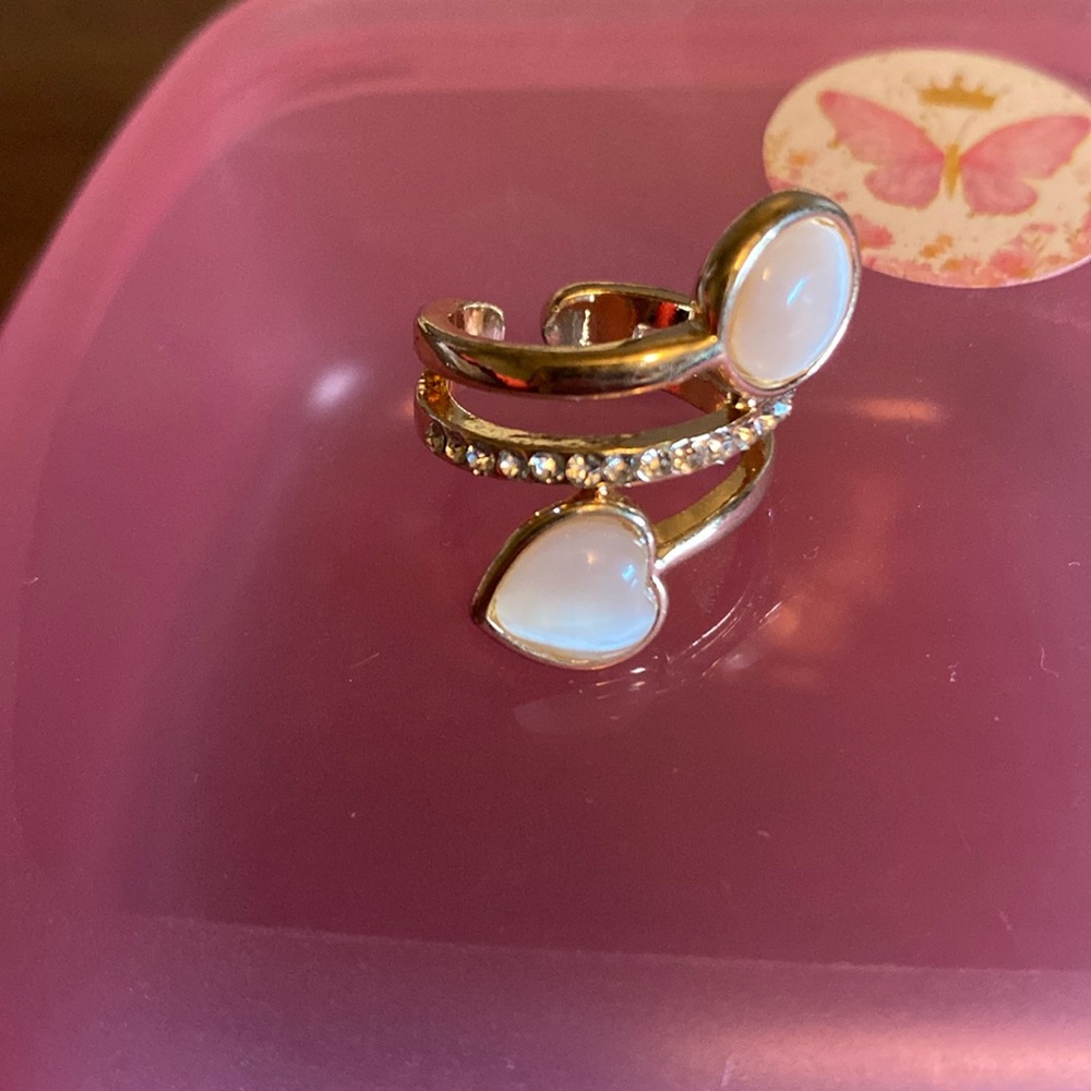 🩷This ring is so funky! I absolutely love the design.